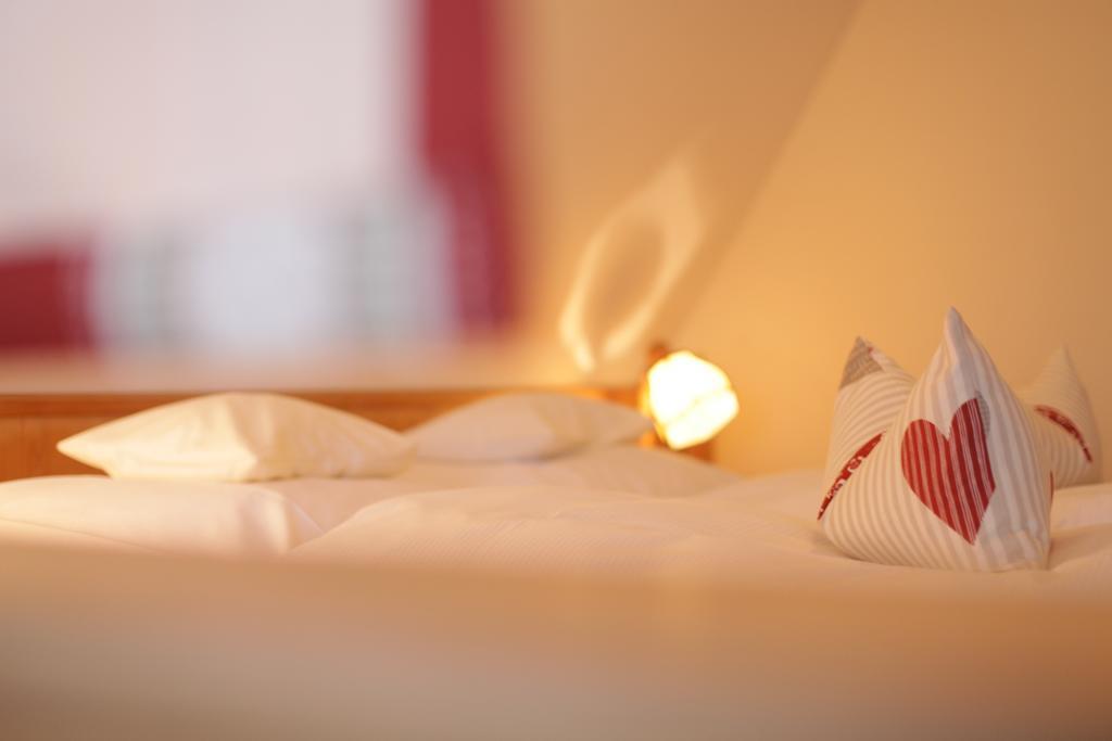 Landidyll Hotel Zum Alten Schloss Kirchensittenbach Δωμάτιο φωτογραφία